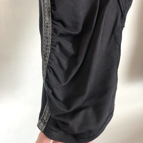 Lululemon Women's Cropped Black Leggings Waist and Back Zip Pockets Size 6 - Picture 2 of 12